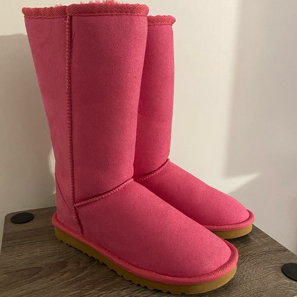 Pink uggs - Picture 2 of 4